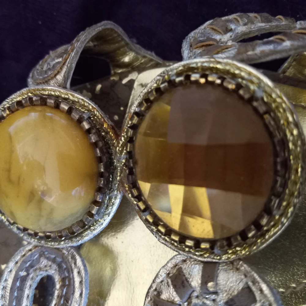 Elegant Women's Sandals with Gemstone Accents - Picture 5 of 6